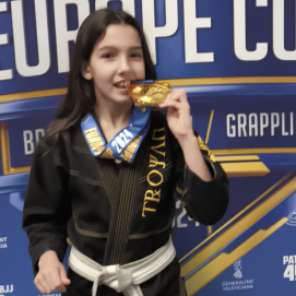 Carla Medina, campeona de Europa de jiu jitsu