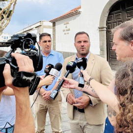 Yonathan de León frente a la Iglesia de San Ginés. 