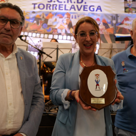 Entrega de reconocimientos en la Sociedad de Cultura Recreo y Deportes Torrelavega 