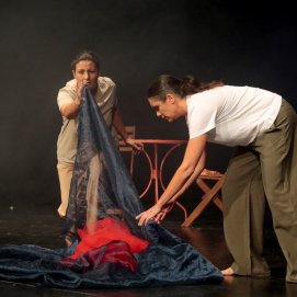 Obra de teatro 'Con el peso de los muertos'