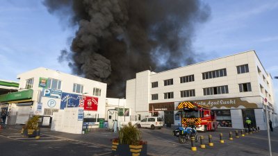 Incendio de la nave de Lanzarote Bus (Fotos: Juan Mateos)
