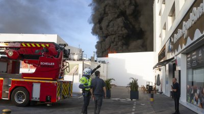 Incendio de la nave de Lanzarote Bus (Fotos: Juan Mateos)