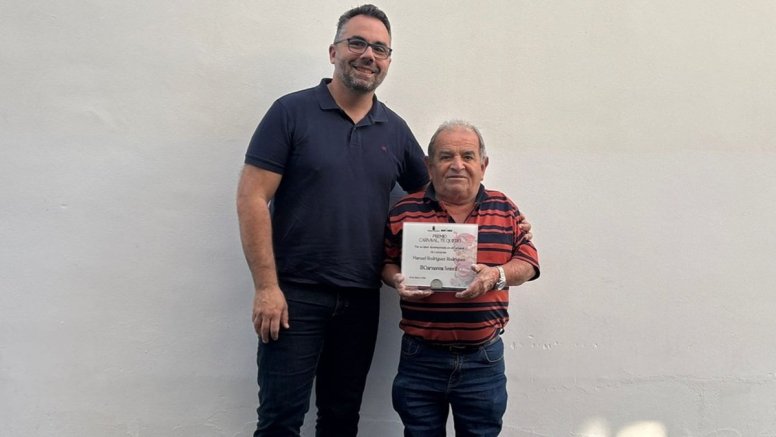 Echedey Eugenio junto a Manuel Rodríguez