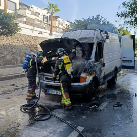 Trabajo de los efectivos para sofocar el incendio