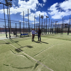 El vicepresidente y el consejero de Deportes en las canchas de pádel de la CDL