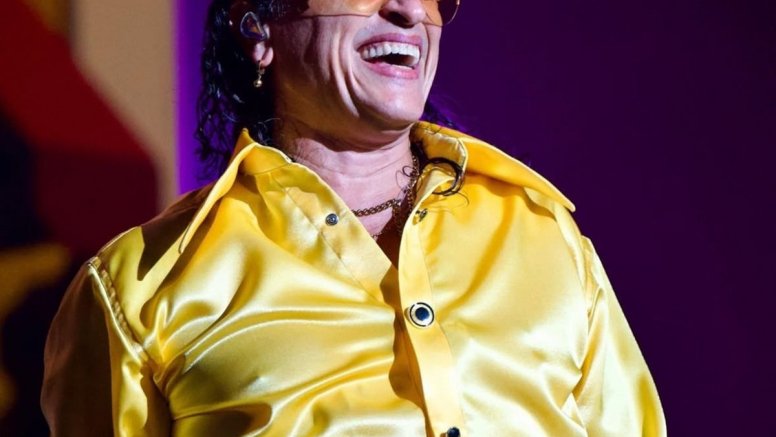 Elvis Crespo durante un concierto