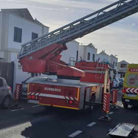Vehículo de los bomberos durante la actuación