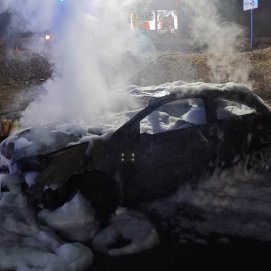 Incendio de vehículo en la carretera de Playa Blanca a Femés 