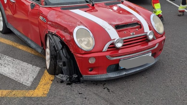 Uno de los coches accidentado en Costa Teguise
