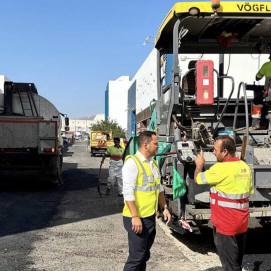 Obras Públicas asfalta las calles de Puerto Naos tras 25 años sin trabajos municipales