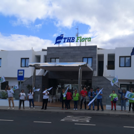 Manifestación frente al Hotel THB Flora de Puerto del Carmen