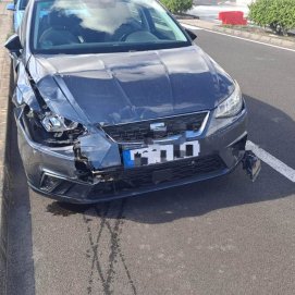 Accidente de dos coches en San Bartolomé 