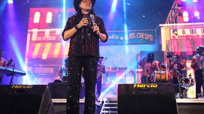 Elvis Crespo durante su concierto en Playa Blanca