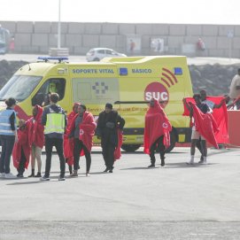 Salvamento Marítimo rescata a una patera en Lanzarote