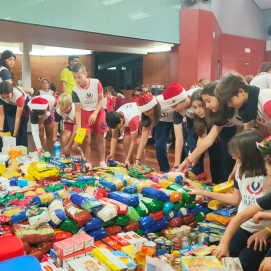 Recogida de alimentos y juguetes por parte del Colegio Arenas Internacional