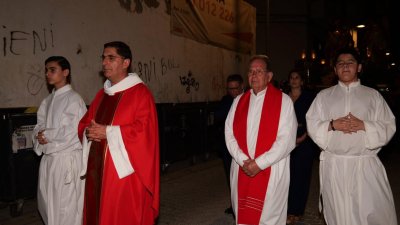 La Iglesia de San Ginés acoge la celebración litúrgica del Viernes Santo
