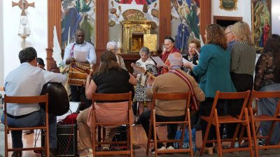La Iglesia de San Ginés acoge la celebración litúrgica del Viernes Santo