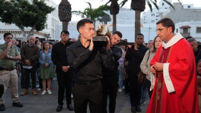 La Iglesia de San Ginés acoge la celebración litúrgica del Viernes Santo