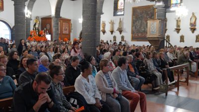 La Iglesia de San Ginés acoge la celebración litúrgica del Viernes Santo