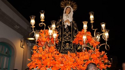 La Iglesia de San Ginés acoge la celebración litúrgica del Viernes Santo