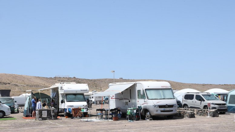 Autocaravanas en el Camping de Papagayo en Semana Santa. Foto: La Voz.