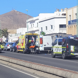 Imagen de una ambulancia del SUC que ha atendido a la herida