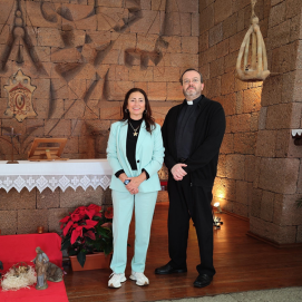 Ascensión Toledo en su visita a la Ermita de Santa Bárbara, en Máguez