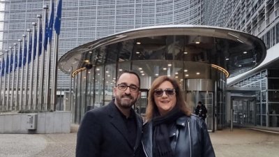 La presidenta de ASCAV, Doris Borrego y su vicepresidente,  Javier Valentín, a la entrada de la Comisión Europea en una imagen de archivo.