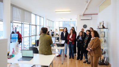 La secretaria de Estado de Igualdad, María Guijarro, visita la asociación Mararía