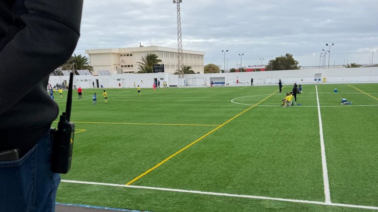 La Policía Local de Arrecife está desplegando su nueva unidad para la prevención de la violencia en los encuentros deportivos en instalaciones del Ayuntamiento