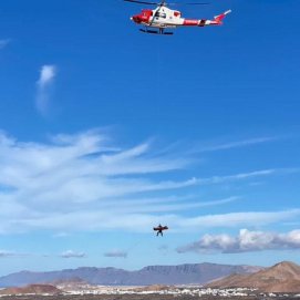 Rescatada una senderista en un helicóptero del GES en Lanzarote.