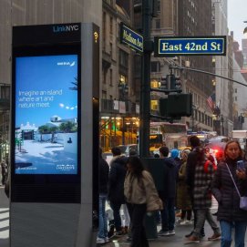 Uno de los carteles digitales sobre Lanzarote en Nueva York. Turismo