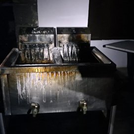 Freidora afectada por el incendio en un hotel en Lanzarote.