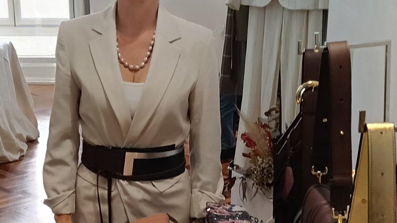 Angie Vásquez con algunas de sus creaciones.