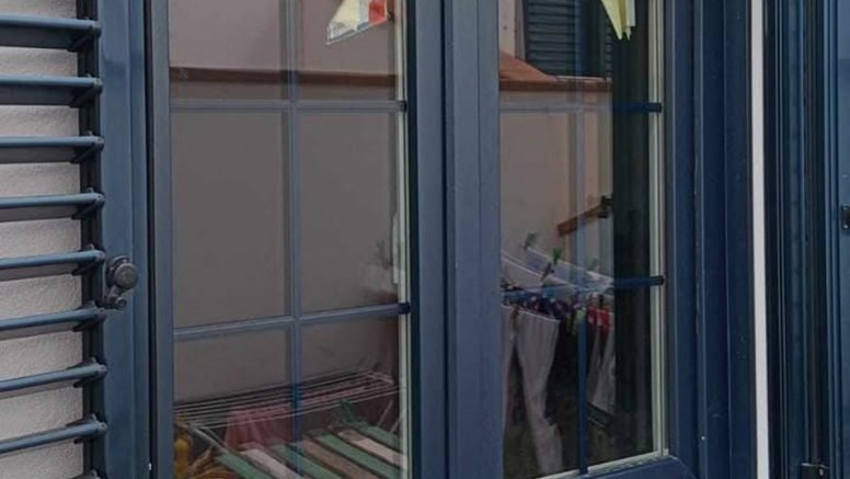 Una de las ventanas sustraídas