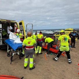 Emerlan rescata a un parapentista accidentado en Órzola.