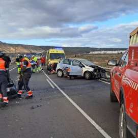 Cinco heridos en una colisión frontal en Lanzarote