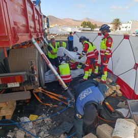 Despliegue de Emergencias tras el atropello a un hombre en Tahíche. Foto: Bomberos.
