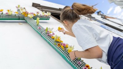 Enramado de cruces en La Villa, 2026