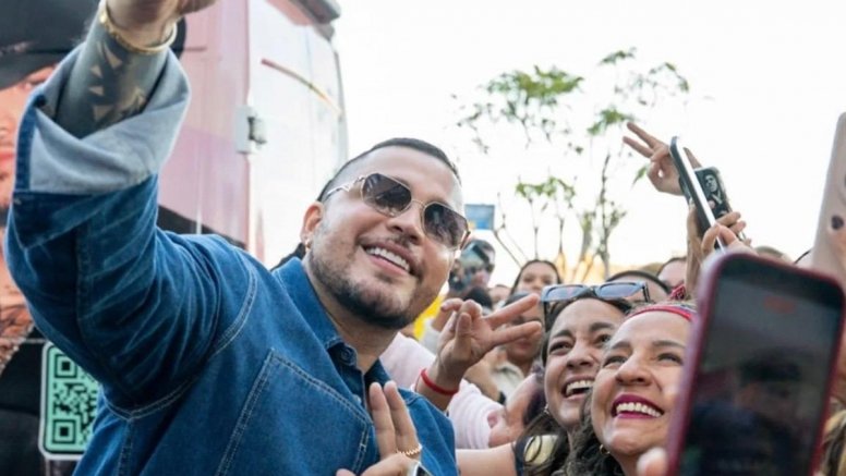 El cantante Jessi Uribe en la presentación del Festival Isla Latina en Arrecife