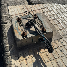 Restos de una farola en la Avenida del Jablillo