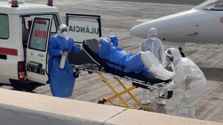 Traslado de uno de los contagiados con hantavirus en Cabo Verde. Foto: OMS.