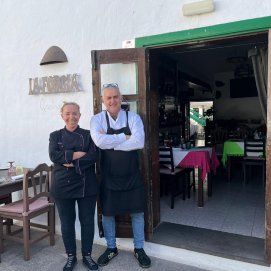Susanna Crepaldi y Davide Molinari en su restaurante de Costa Teguise