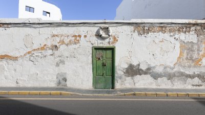 Arrecife y sus inmuebles abandonados. Fotos: Juan Mateos.