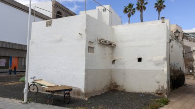 Arrecife y sus inmuebles abandonados. Fotos: Juan Mateos.