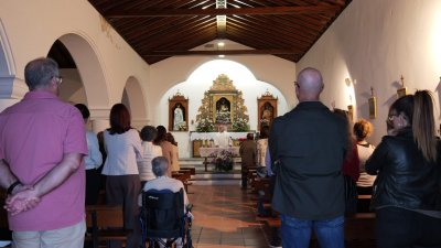 Los vecinos de Tao celebran la procesión en honor a Santa Rita de Casia, patrona de los casos imposibles