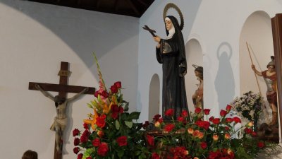 Los vecinos de Tao celebran la procesión en honor a Santa Rita de Casia, patrona de los casos imposibles