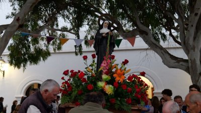 Los vecinos de Tao celebran la procesión en honor a Santa Rita de Casia, patrona de los casos imposibles