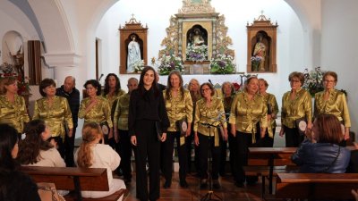 Los vecinos de Tao celebran la procesión en honor a Santa Rita de Casia, patrona de los casos imposibles
