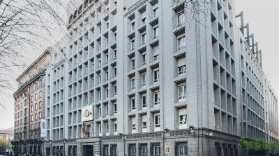 Fachada del Instituto de Crédito Oficial en Madrid. Protección Oficial.